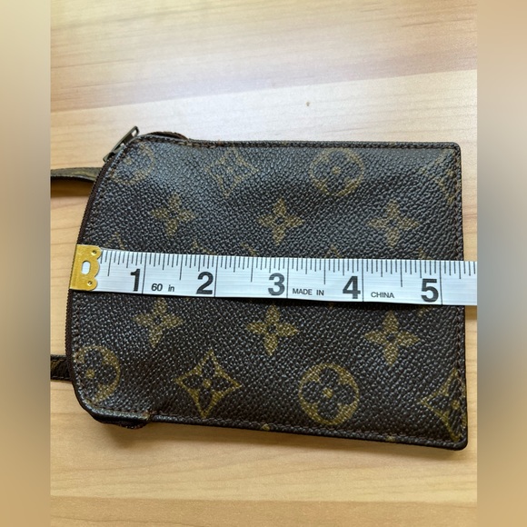 Vintage Louis Vuitton- 1986 LV Pochette
Secret / Rare Shoulder Bag - Picture 12 of 17